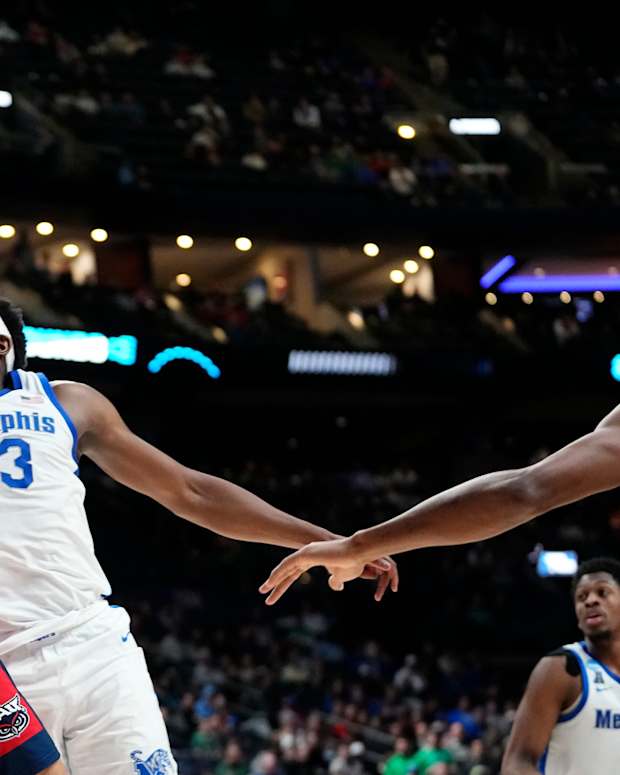 Mar 17, 2023; Columbus, Ohio, USA; Florida Atlantic Owls guard Alijah Martin (15) shoots around Memphis Tigers forward Malcolm Dandridge (23) during the first round of the NCAA men s basketball tournament at Nationwide Arena.